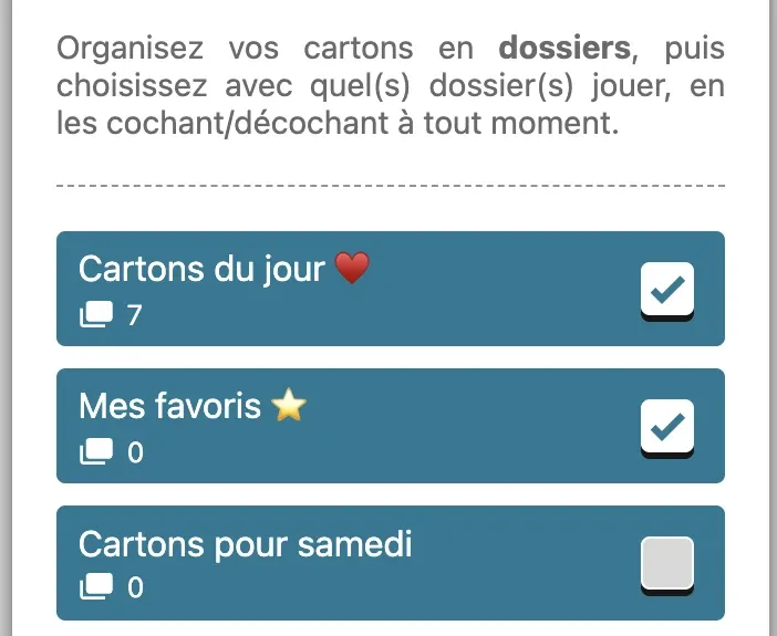 La bibliothèque de cartons organisée en dossiers.